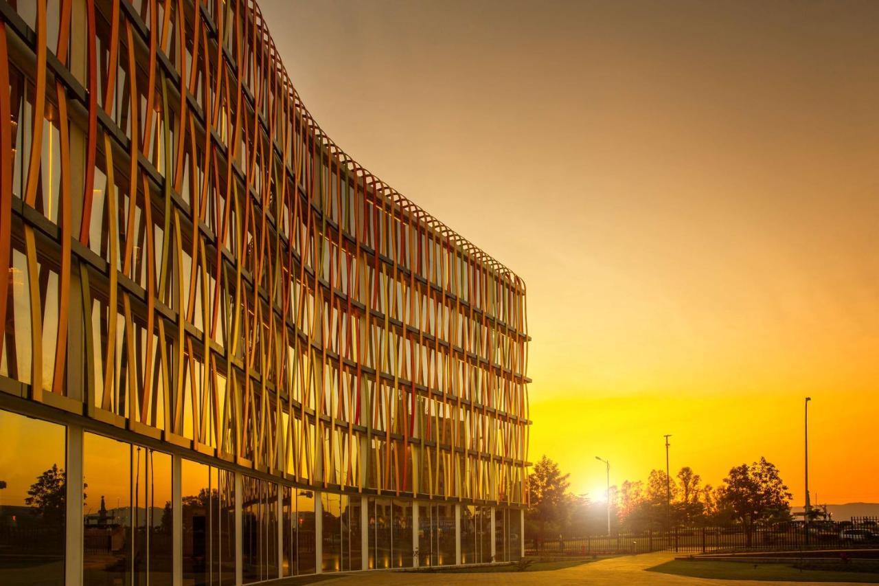 Radisson Blu Hotel & Convention Centre Kigali Exterior foto